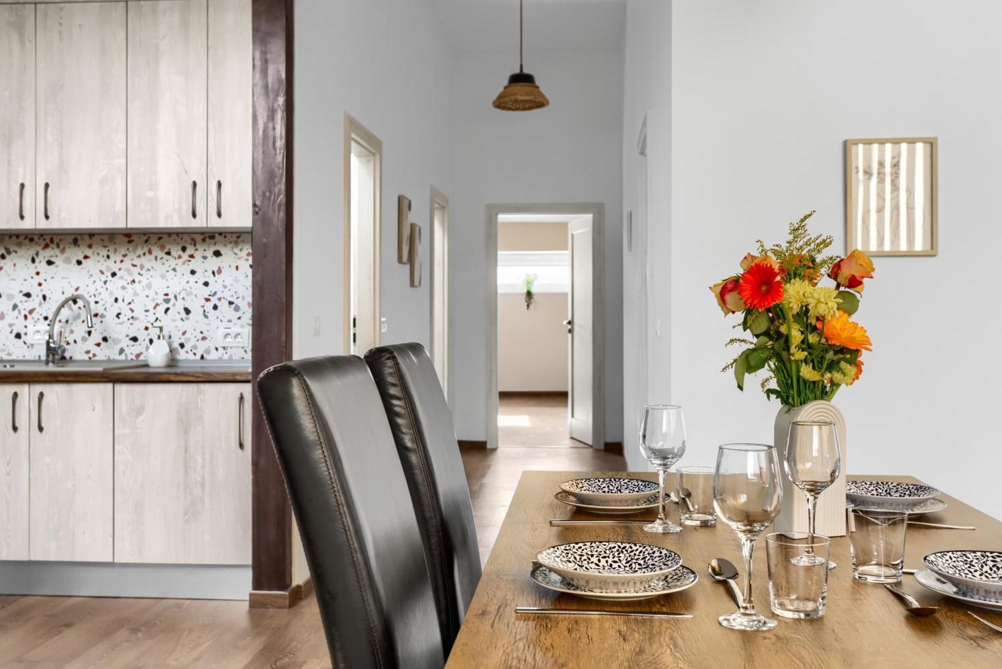 Ari Central Grand Apartments - Luxurious Stay Arad Eksteriør billede